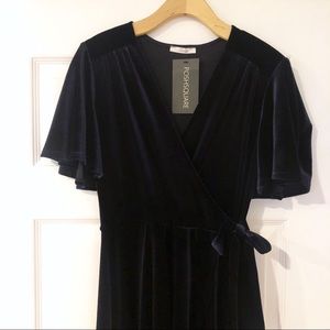 NWT Soprano velvet midi dress